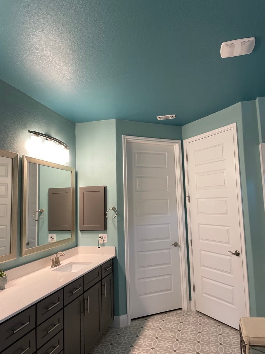Vibrant bathroom paint colors